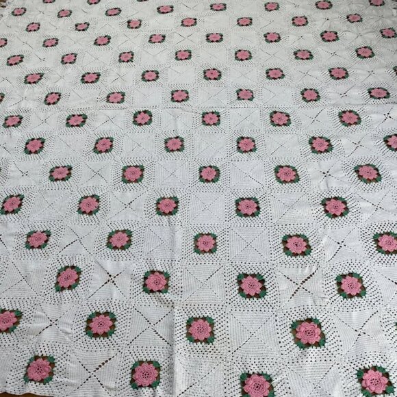 Vintage Hand Made White with Pink Rose Crochet Blanket - Picture 5 of 6
